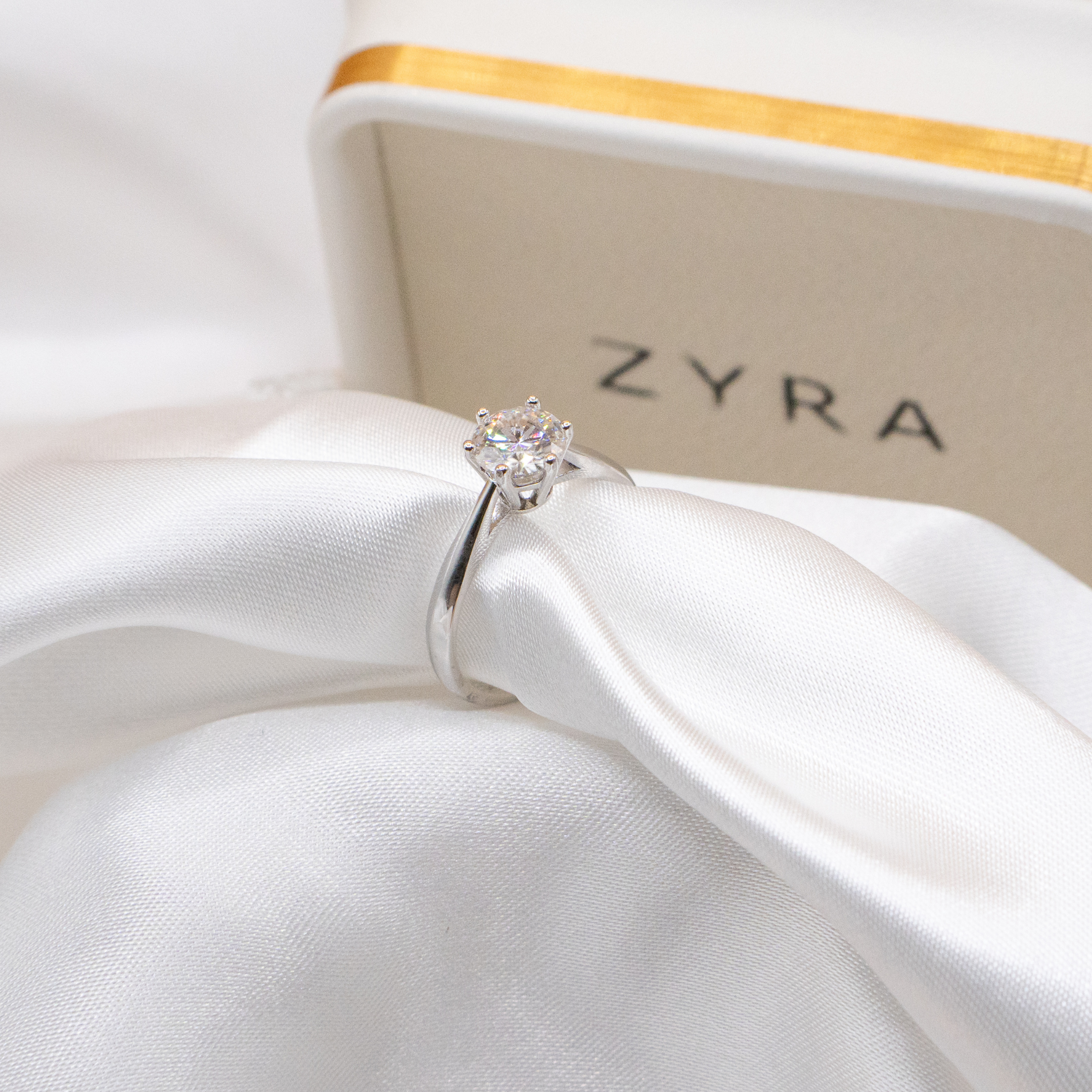 ZYRA® Sedna Engagement Ring in S925 Sterling Silver with 1 carat Moissanite - (Buy 1 Get 1 Free 0.1-carat Moissanite Kairi Earrings)