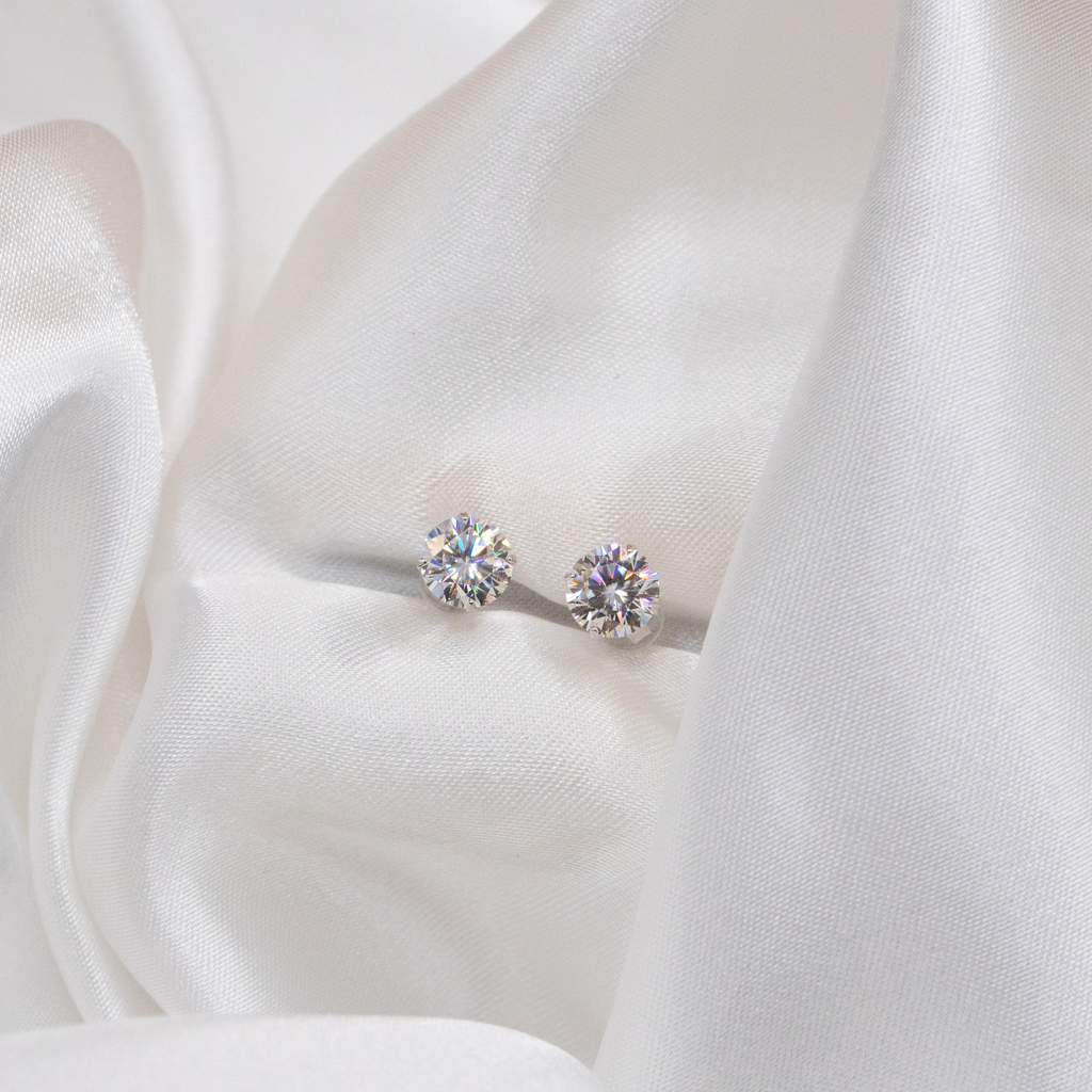 ZYRA ® Kairi Earrings in S925 Sterling Silver with Moissanite (1 pair) - (Buy 1 Get 1 Free 0.1-carat Moissanite Kairi Earrings)