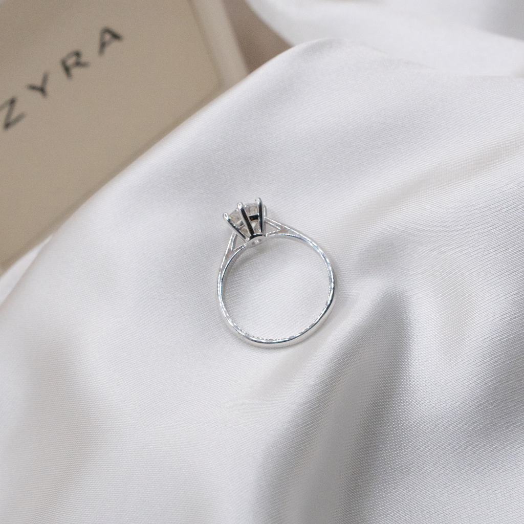 ZYRA® Sedna Engagement Ring in S925 Sterling Silver with 1 carat Moissanite - (Buy 1 Get 1 Free 0.1-carat Moissanite Kairi Earrings)