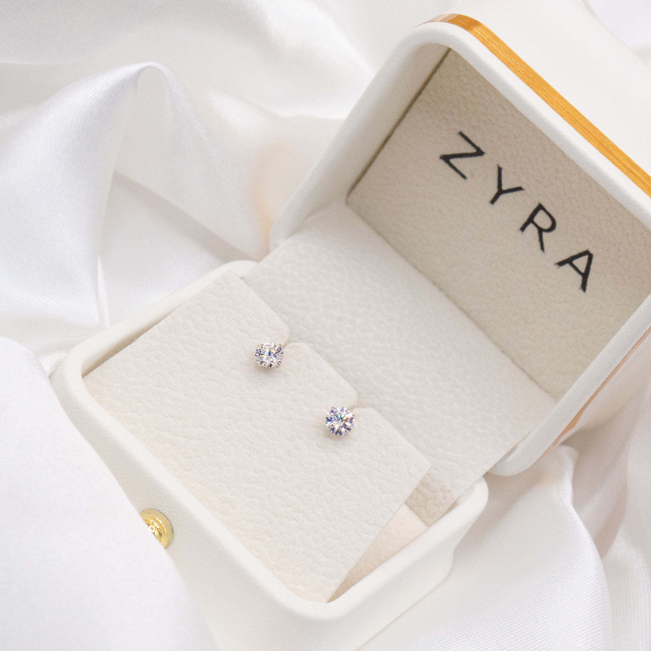 ZYRA ® Kairi Earrings in S925 Sterling Silver with Moissanite (1 pair) - (Buy 1 Get 1 Free 0.1-carat Moissanite Kairi Earrings)